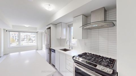 Photo 7 at 2 - 175 WILLIAM DUNCAN Road, CFB, Toronto