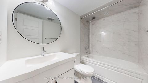 Photo 14 at 2 - 175 WILLIAM DUNCAN Road, CFB, Toronto