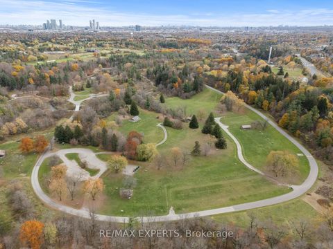 Photo 43 at 88 Arista Gate, Islington Woods, Vaughan