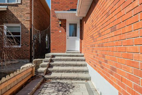 Photo 1 at 109 Whitney Place, Lakeview Estates, Vaughan