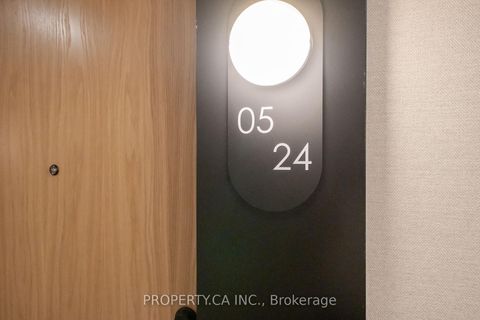 Photo 3 at 524 - 7950 Bathurst Street, Beverley Glen, Vaughan