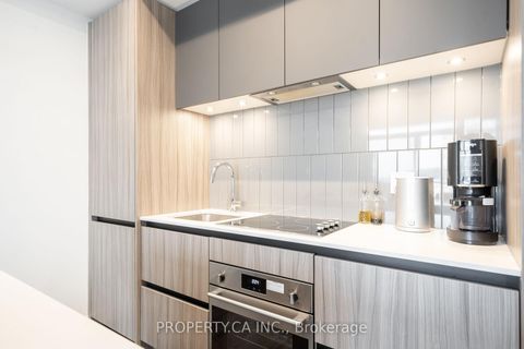 Photo 7 at 524 - 7950 Bathurst Street, Beverley Glen, Vaughan