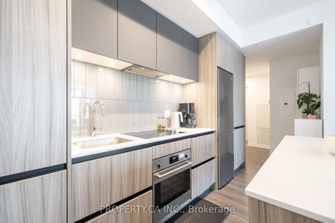 Photo 11 at 524 - 7950 Bathurst Street, Beverley Glen, Vaughan