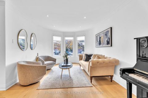 Photo 3 at 42 Butterfield Crescent, Maple, Vaughan