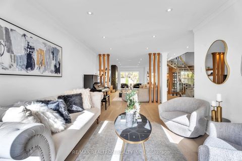 Photo 4 at 42 Butterfield Crescent, Maple, Vaughan