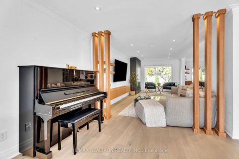 Photo 5 at 42 Butterfield Crescent, Maple, Vaughan