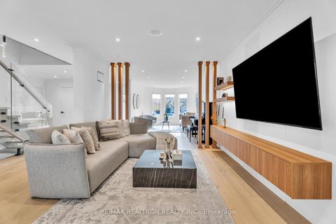 Photo 6 at 42 Butterfield Crescent, Maple, Vaughan