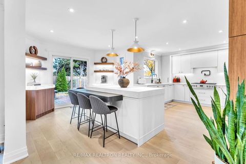 Photo 10 at 42 Butterfield Crescent, Maple, Vaughan