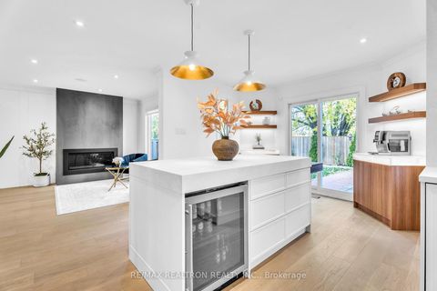 Photo 11 at 42 Butterfield Crescent, Maple, Vaughan