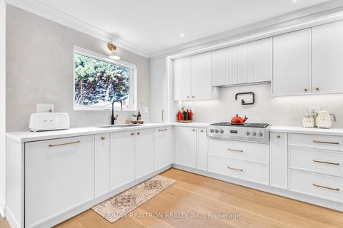 Photo 15 at 42 Butterfield Crescent, Maple, Vaughan