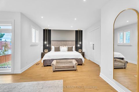 Photo 23 at 42 Butterfield Crescent, Maple, Vaughan