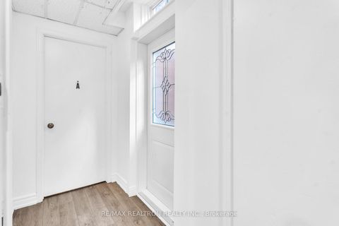 Photo 34 at 42 Butterfield Crescent, Maple, Vaughan