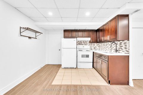 Photo 36 at 42 Butterfield Crescent, Maple, Vaughan