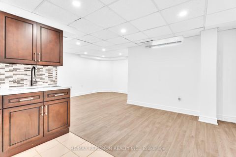 Photo 37 at 42 Butterfield Crescent, Maple, Vaughan