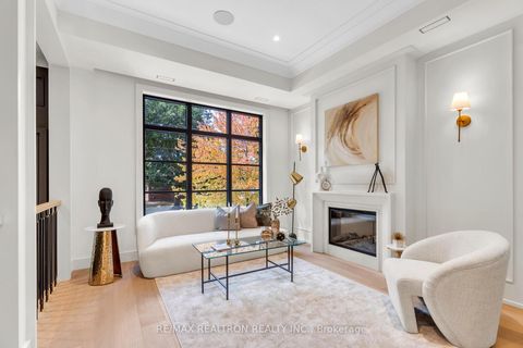 Photo 2 at 105 Rumsey Road, Leaside, Toronto