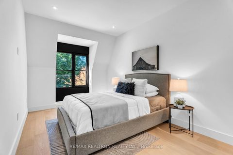 Photo 26 at 105 Rumsey Road, Leaside, Toronto