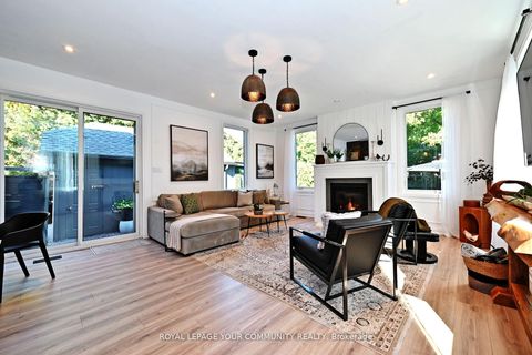 Photo 21 at 82 Centre Street, Aurora Village, Aurora