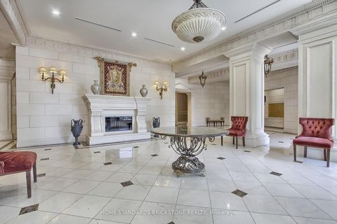 Photo 3 at 115 - 9225 Jane Street, Maple, Vaughan