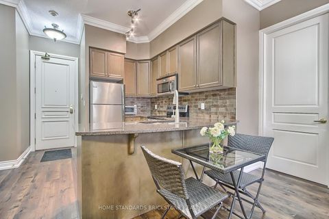 Photo 8 at 115 - 9225 Jane Street, Maple, Vaughan