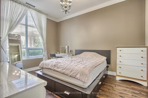 Photo 11 at 115 - 9225 Jane Street, Maple, Vaughan
