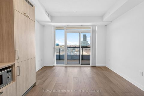 Photo 10 at 717 - 10 Honeycrisp Crescent, Vaughan Corporate Centre, Vaughan