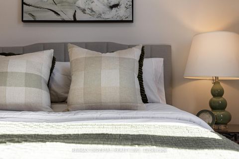 Photo 21 at 94 Littlewood Drive, RO River Oaks, Oakville