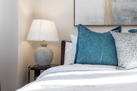 Photo 24 at 94 Littlewood Drive, RO River Oaks, Oakville