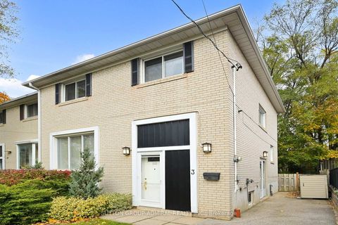 Photo 1 at 3 Regatta Crescent, Newtonbrook West, Toronto