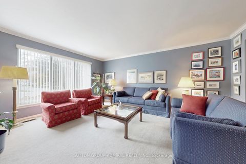 Photo 3 at 3 Regatta Crescent, Newtonbrook West, Toronto