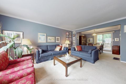 Photo 4 at 3 Regatta Crescent, Newtonbrook West, Toronto