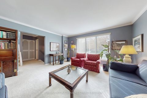 Photo 5 at 3 Regatta Crescent, Newtonbrook West, Toronto