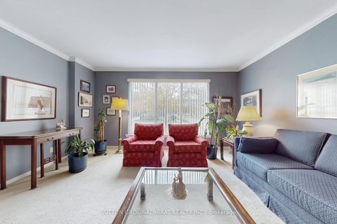 Photo 6 at 3 Regatta Crescent, Newtonbrook West, Toronto