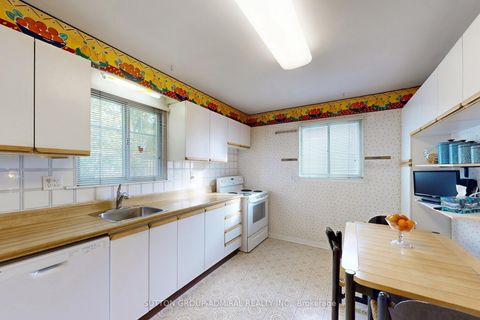 Photo 10 at 3 Regatta Crescent, Newtonbrook West, Toronto