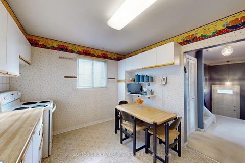 Photo 11 at 3 Regatta Crescent, Newtonbrook West, Toronto