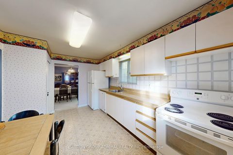 Photo 12 at 3 Regatta Crescent, Newtonbrook West, Toronto