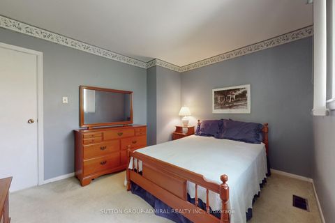 Photo 19 at 3 Regatta Crescent, Newtonbrook West, Toronto