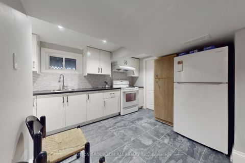 Photo 31 at 3 Regatta Crescent, Newtonbrook West, Toronto