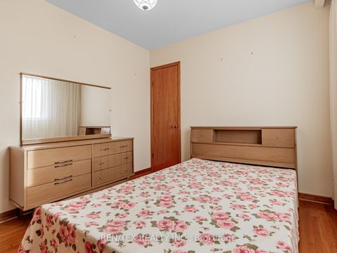 Photo 5 at 6 Blacksmith Crescent, Black Creek, Toronto