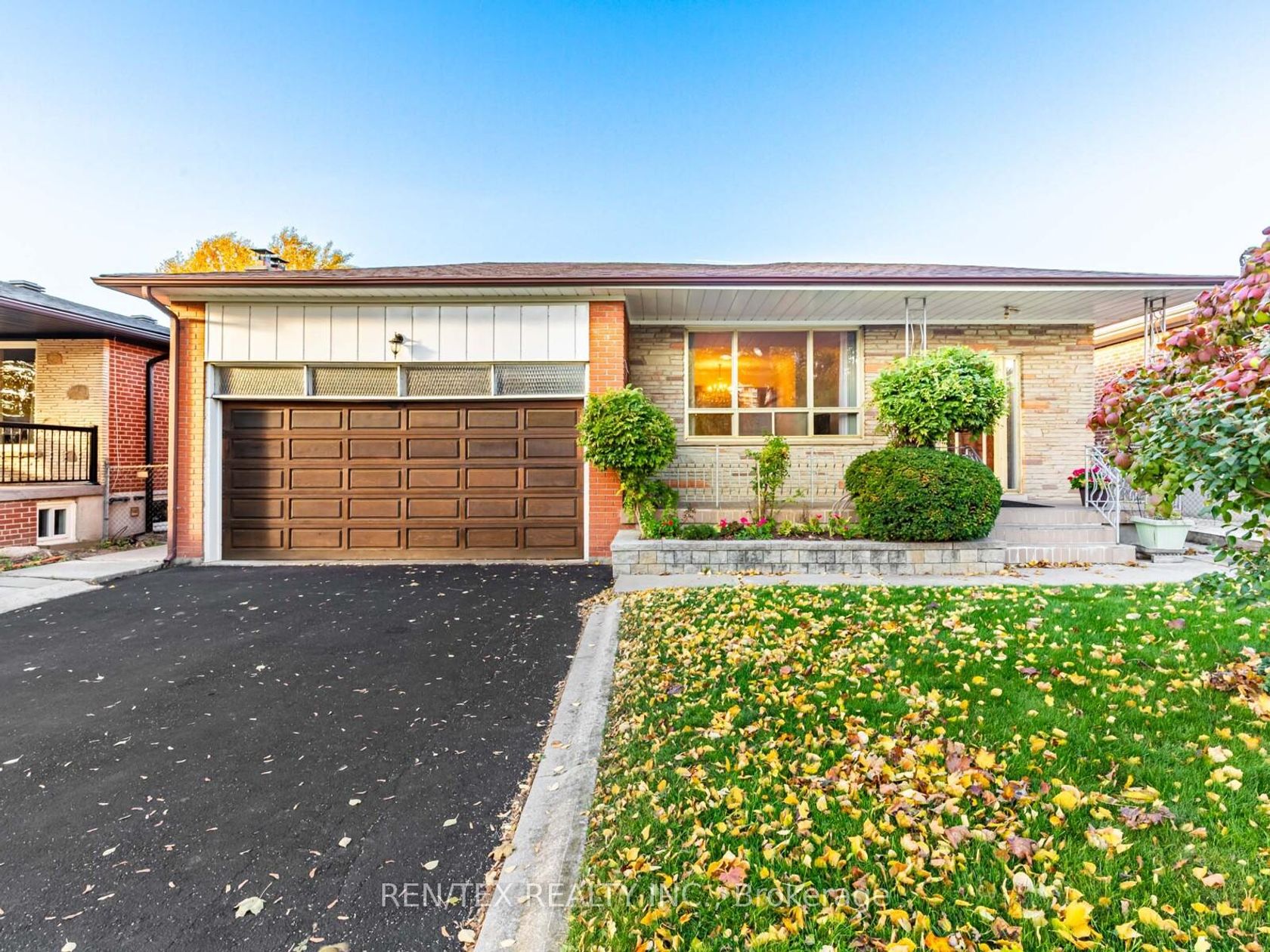 6 Blacksmith Crescent, Black Creek, Toronto 