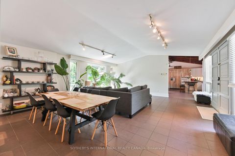 Photo 3 at 130 Monsheen Drive, East Woodbridge, Vaughan