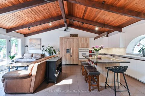 Photo 4 at 130 Monsheen Drive, East Woodbridge, Vaughan