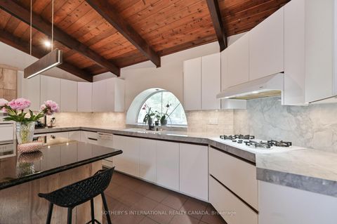 Photo 5 at 130 Monsheen Drive, East Woodbridge, Vaughan