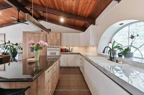 Photo 6 at 130 Monsheen Drive, East Woodbridge, Vaughan