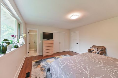 Photo 12 at 130 Monsheen Drive, East Woodbridge, Vaughan