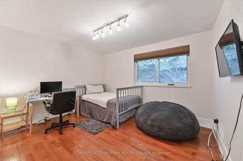 Photo 13 at 130 Monsheen Drive, East Woodbridge, Vaughan