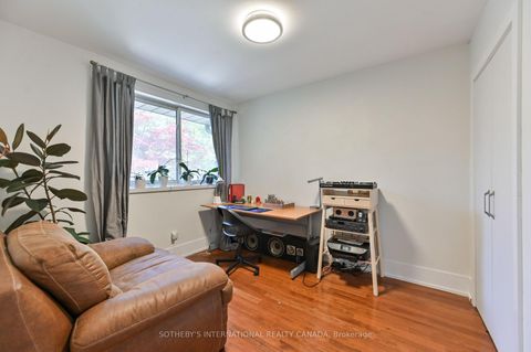 Photo 14 at 130 Monsheen Drive, East Woodbridge, Vaughan