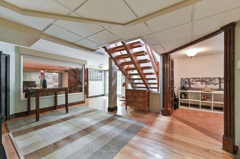 Photo 16 at 130 Monsheen Drive, East Woodbridge, Vaughan