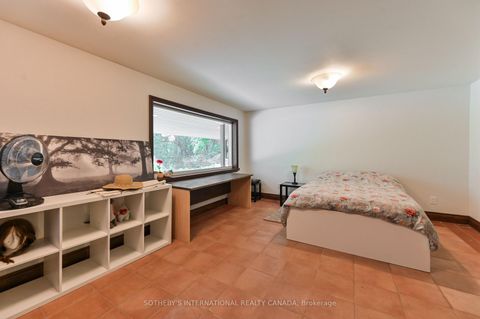 Photo 19 at 130 Monsheen Drive, East Woodbridge, Vaughan