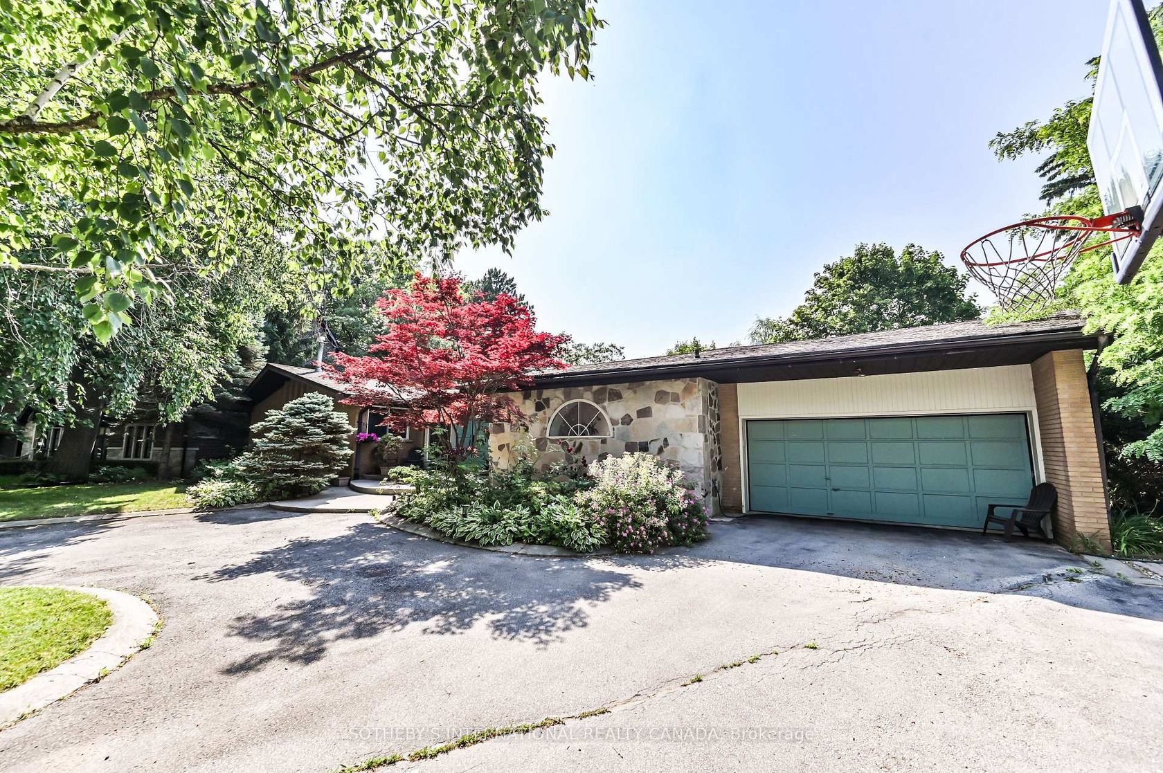 130 Monsheen Drive, East Woodbridge, Vaughan 