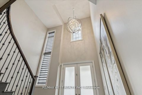 Photo 2 at 39 Condor Way, Kleinburg, Vaughan